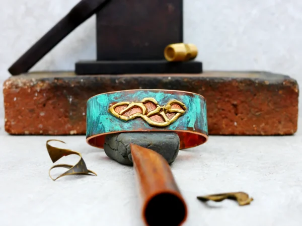 Enchanting Patina Copper Cuff: Boho Elegance - Image 2