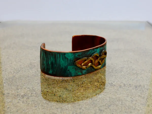 Enchanting Patina Copper Cuff: Boho Elegance - Image 3