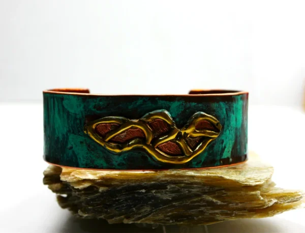 Enchanting Patina Copper Cuff: Boho Elegance - Image 7