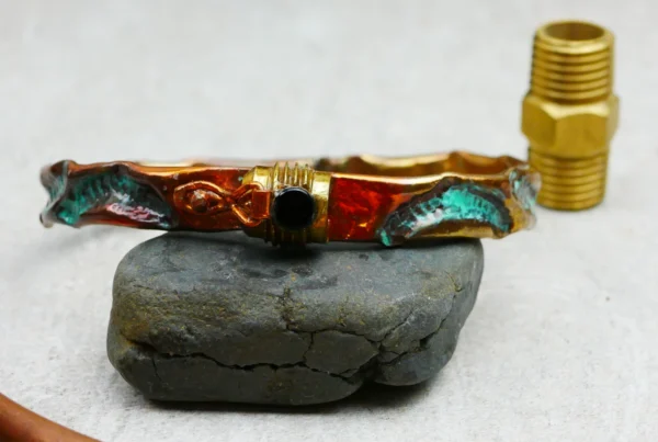 Air Chasing Copper thin bracelet With Black Onix And Clasp - Image 4