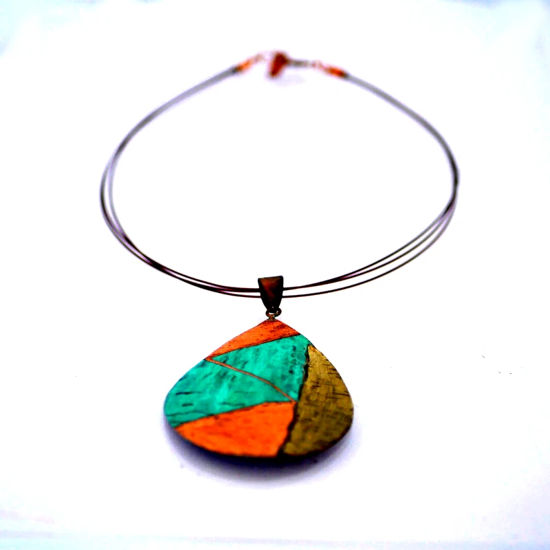 Big Bronze Drop Necklace With irregular Textures and Lateral metal