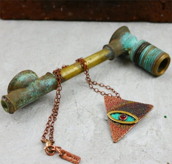 TRIANGLE EYE PENDANT 1.