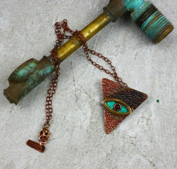 TRIANGLE EYE PENDANT 1.