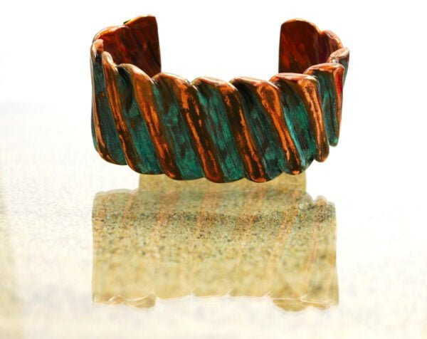 "Chic Upcycling Copper Bracelet: Sustainable Style Statement - Image 3