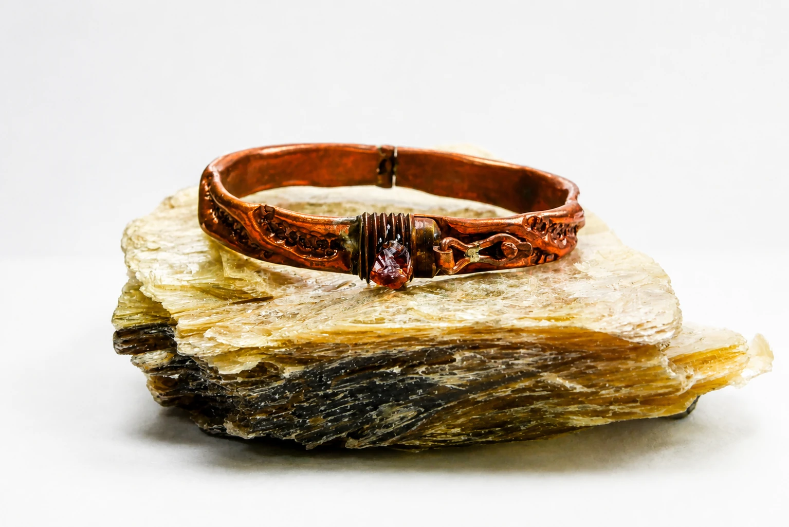 Air Chasing Bracelet with Rustic Topaz - Image 2